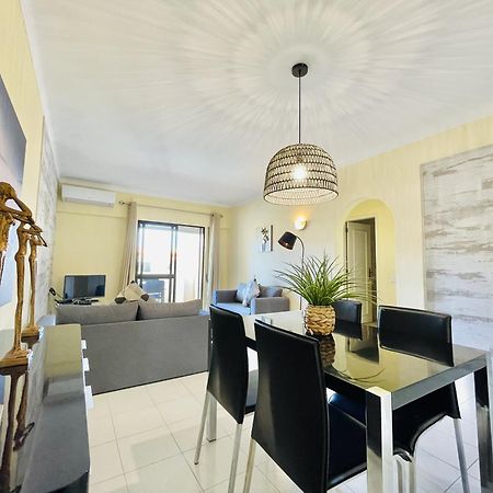 Agradavel Apartamento T1 Em Condominio Com Piscina Estômbar Esterno foto