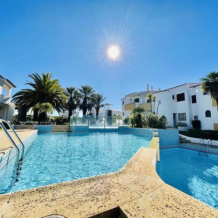 Agradavel Apartamento T1 Em Condominio Com Piscina Estômbar Esterno foto
