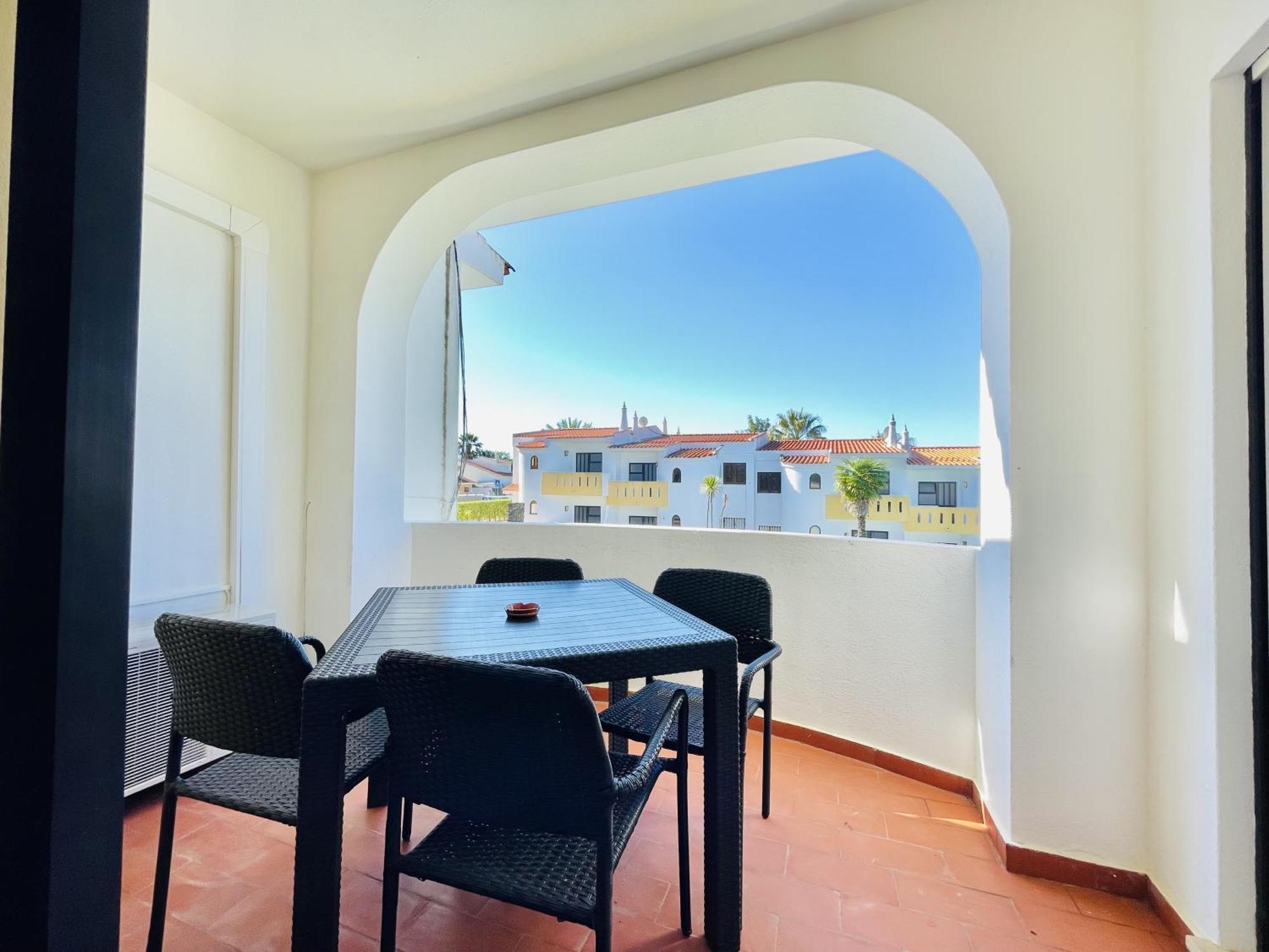 Agradavel Apartamento T1 Em Condominio Com Piscina Estômbar Esterno foto