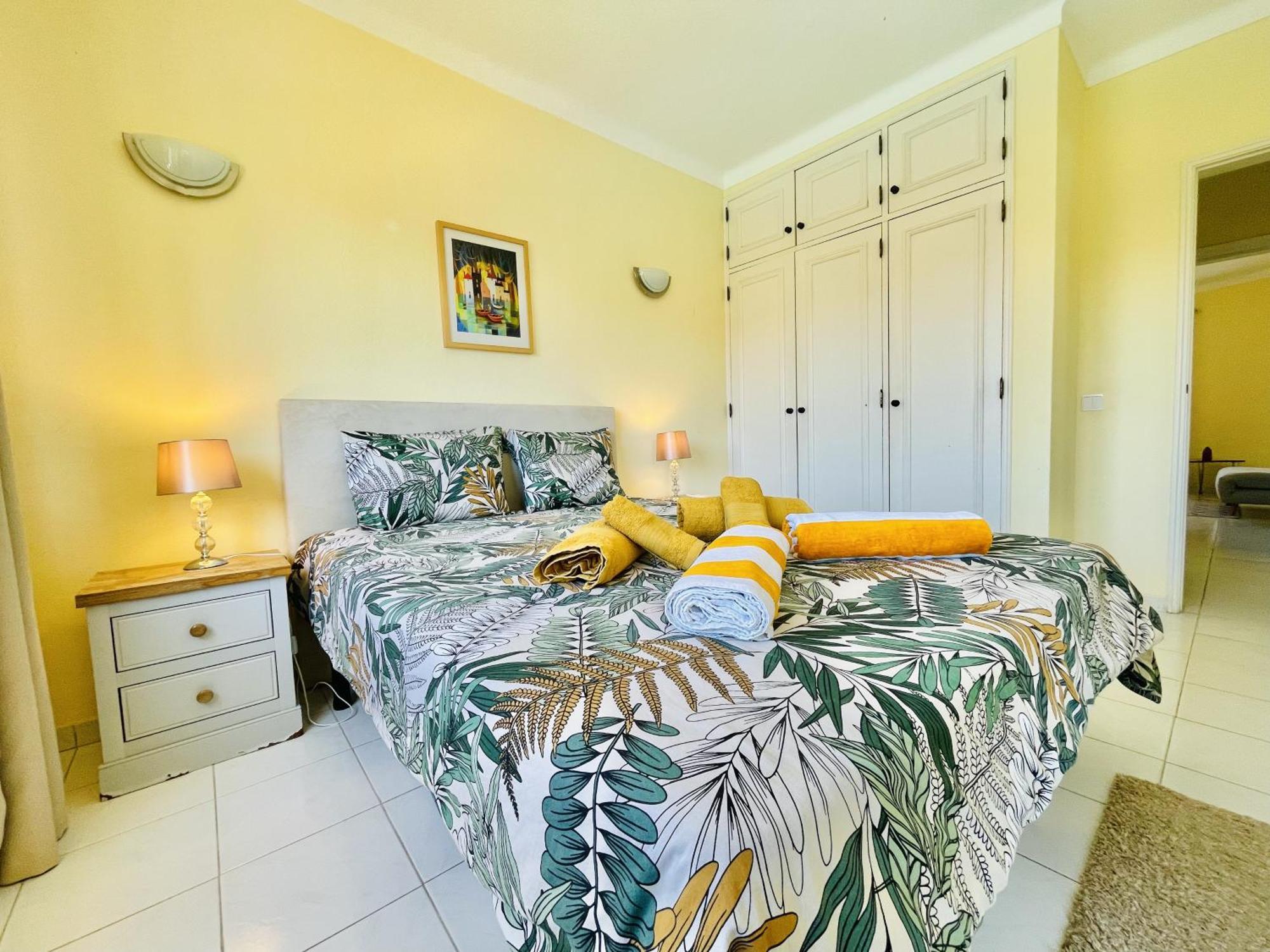 Agradavel Apartamento T1 Em Condominio Com Piscina Estômbar Esterno foto