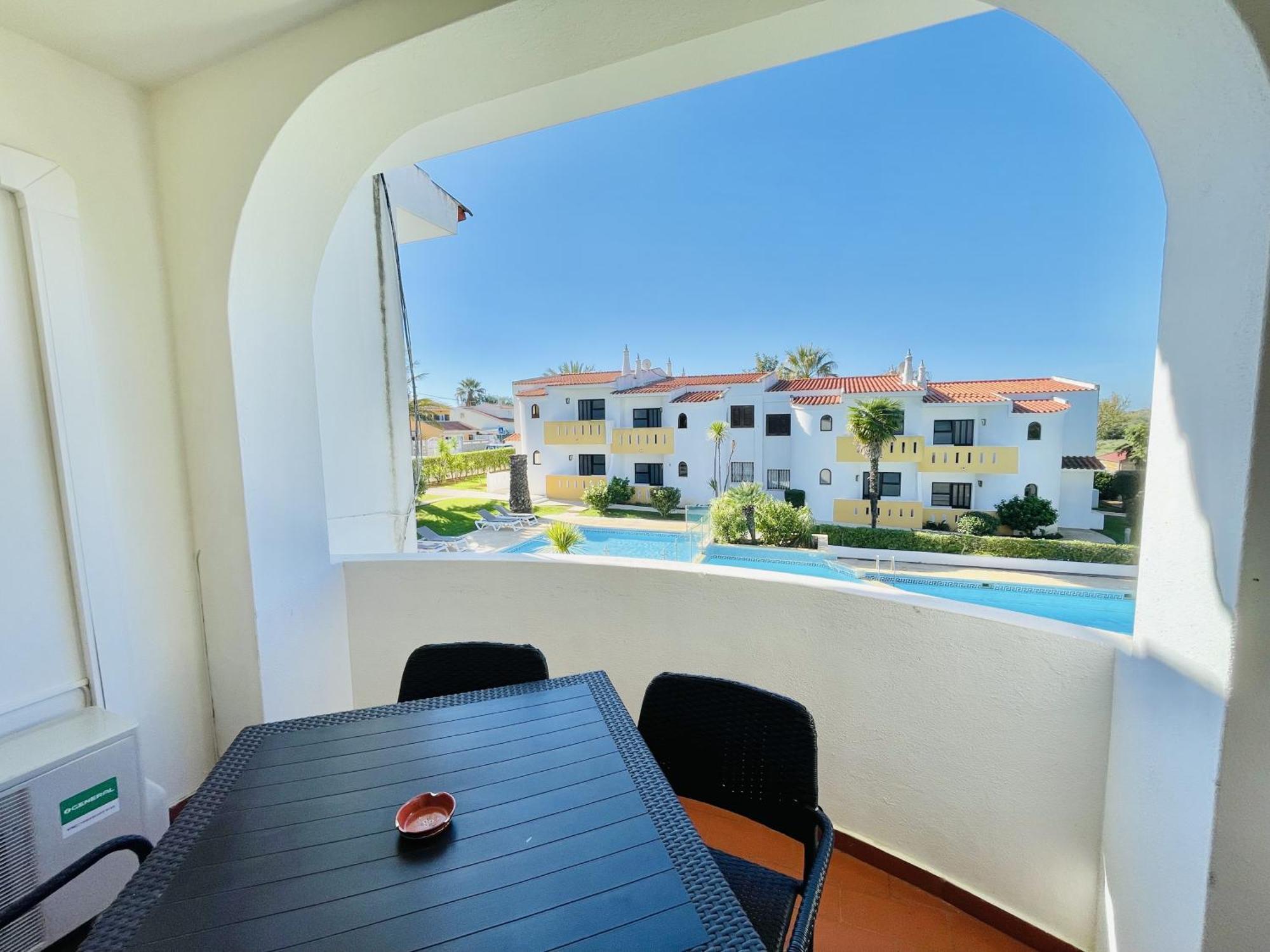 Agradavel Apartamento T1 Em Condominio Com Piscina Estômbar Esterno foto