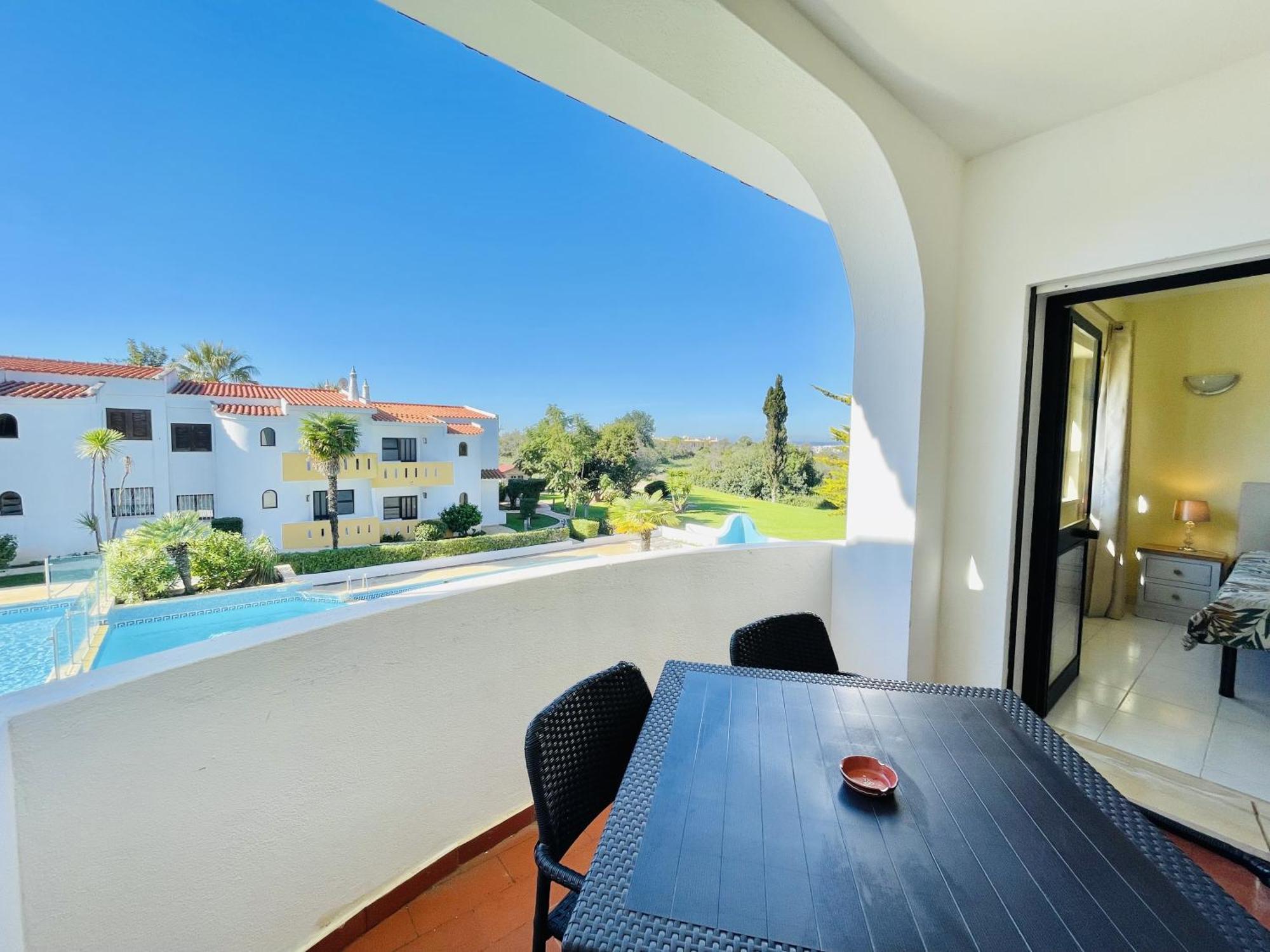 Agradavel Apartamento T1 Em Condominio Com Piscina Estômbar Esterno foto
