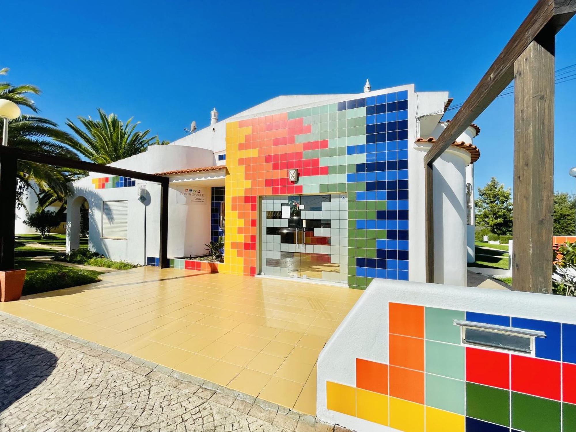 Agradavel Apartamento T1 Em Condominio Com Piscina Estômbar Esterno foto
