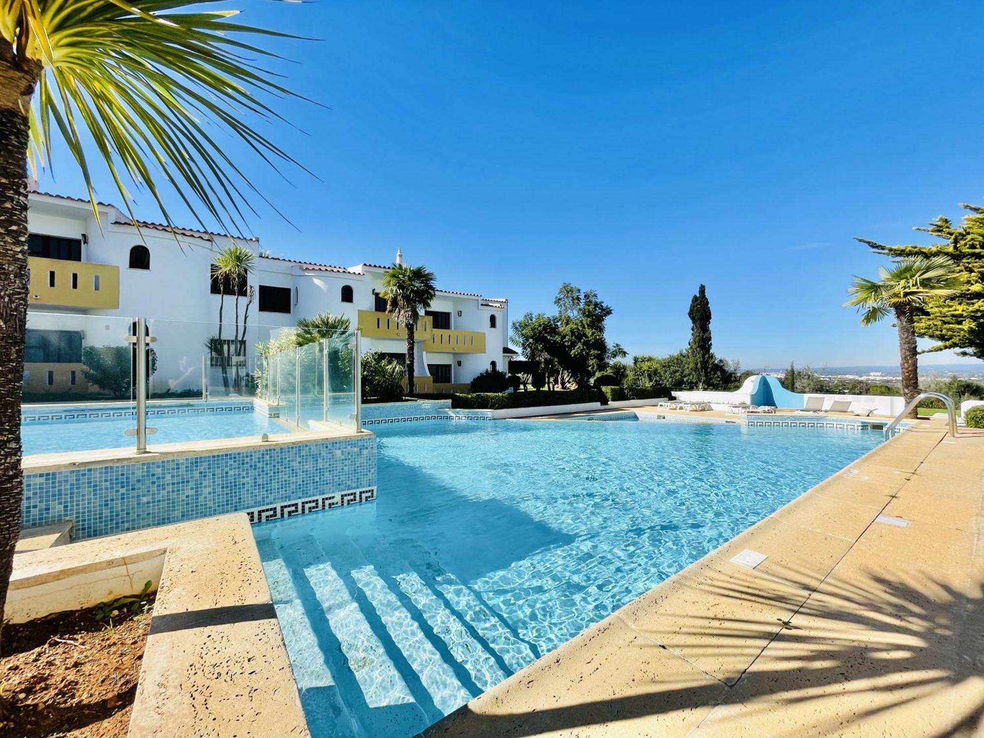 Agradavel Apartamento T1 Em Condominio Com Piscina Estômbar Esterno foto