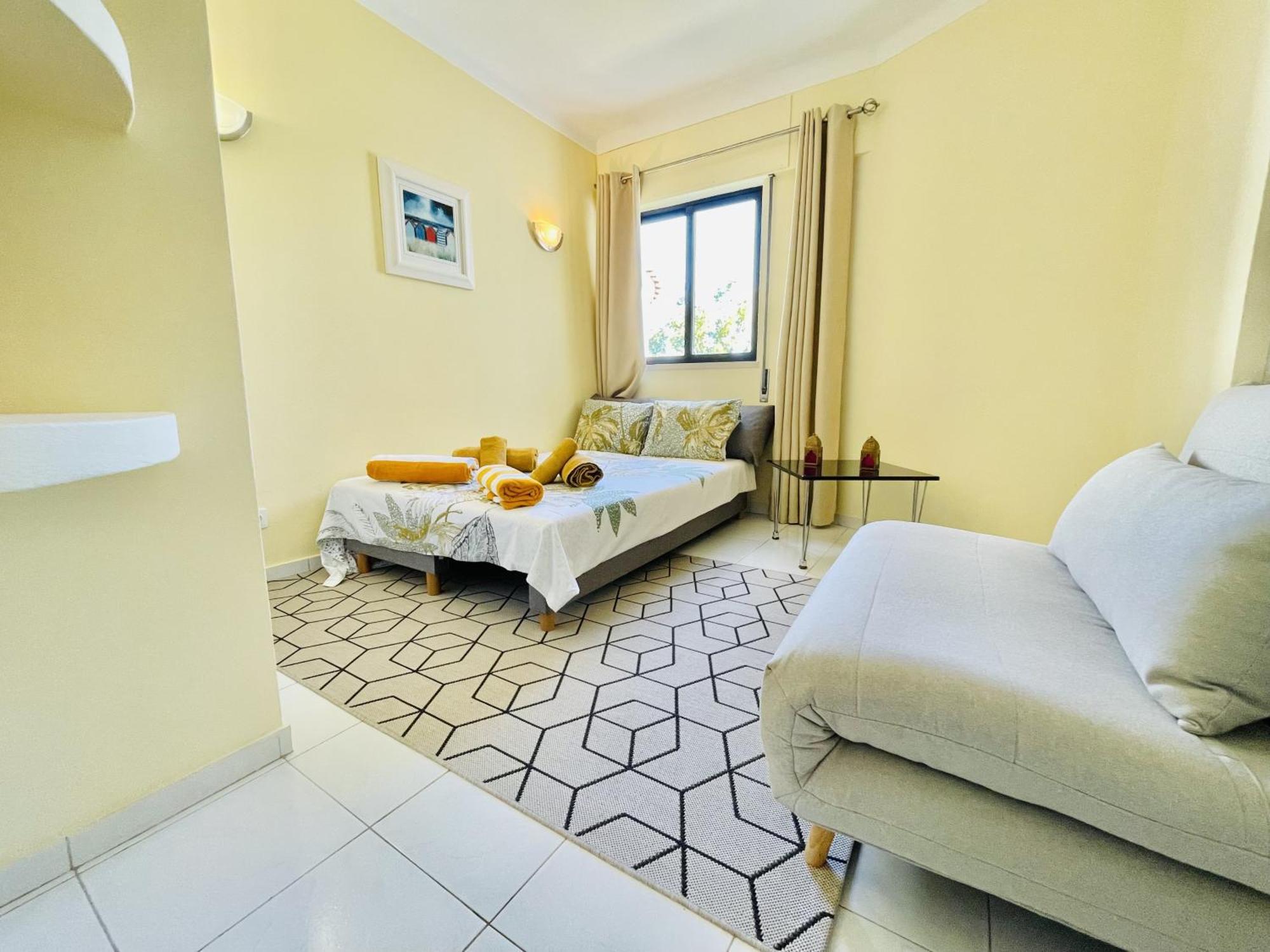 Agradavel Apartamento T1 Em Condominio Com Piscina Estômbar Esterno foto