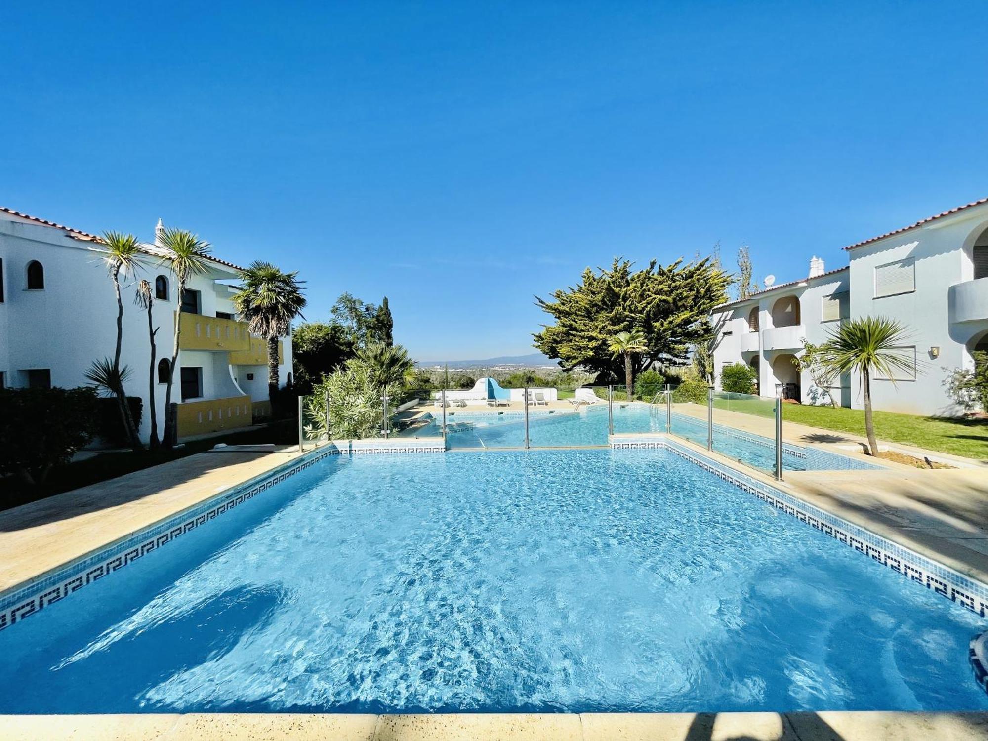 Agradavel Apartamento T1 Em Condominio Com Piscina Estômbar Esterno foto