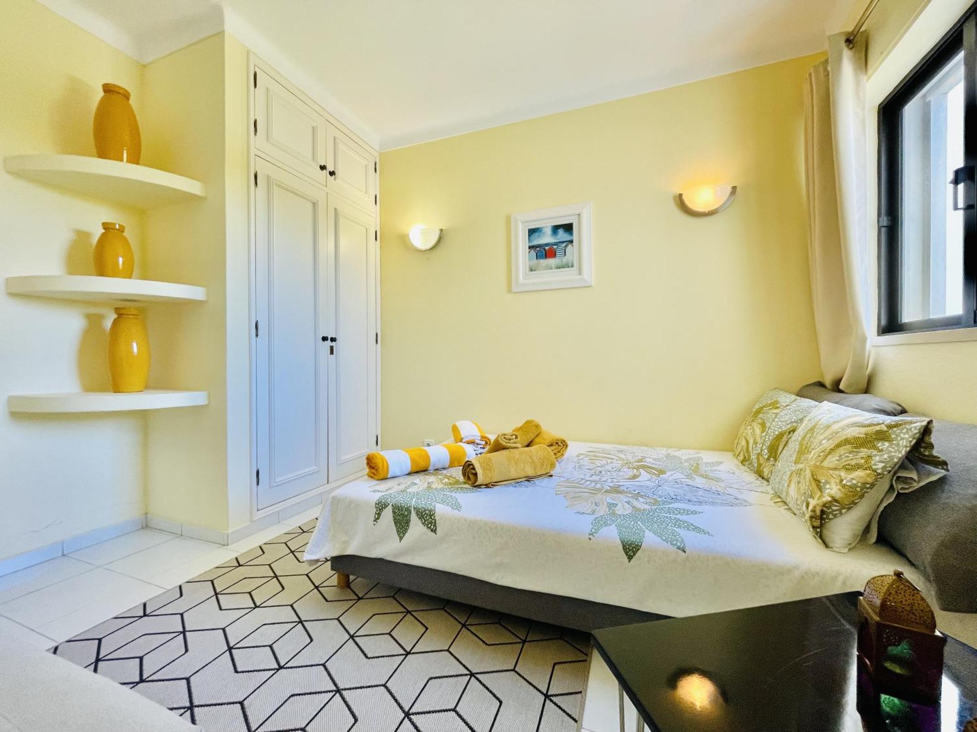 Agradavel Apartamento T1 Em Condominio Com Piscina Estômbar Esterno foto