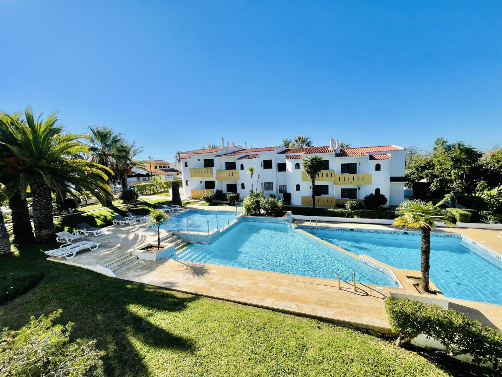 Agradavel Apartamento T1 Em Condominio Com Piscina Estômbar Esterno foto
